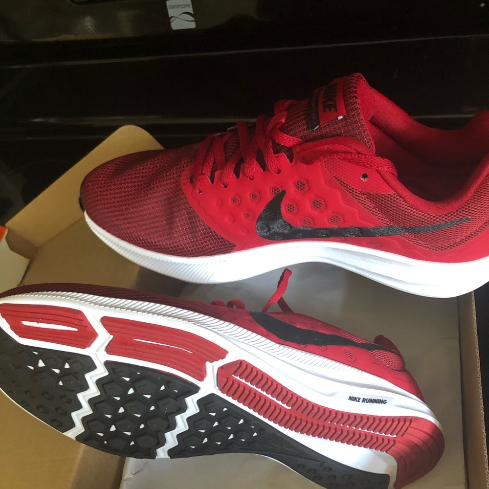 Nike Dowshifter 7 Size 9.5